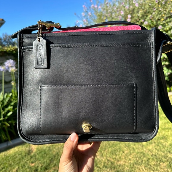 Coach Stewardess - Picture 7 of 11